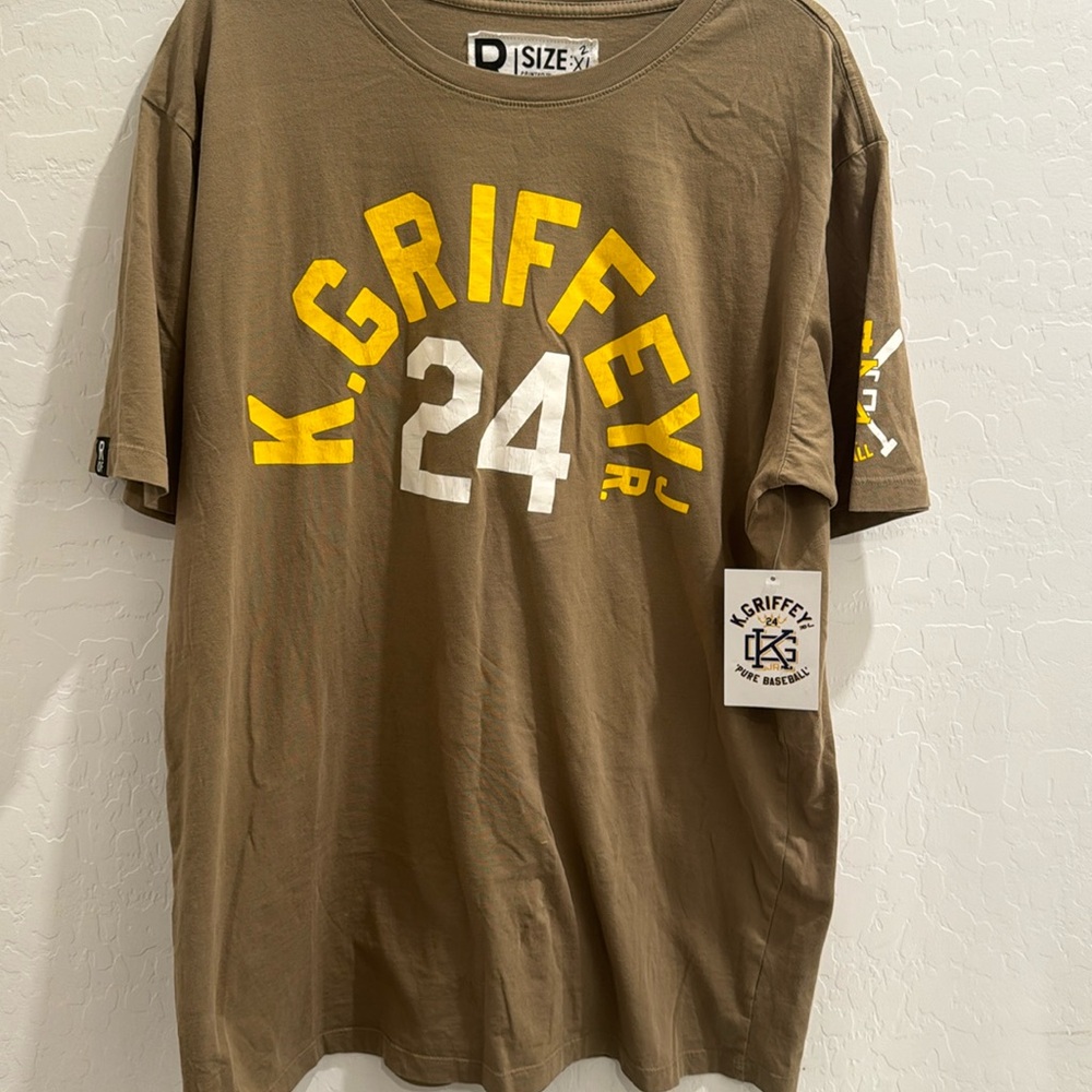 NWT Ken Griffey Jr. Roots of Fight Tshirt